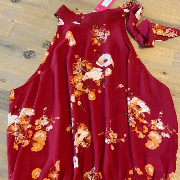 NWT, Deep Red, sleeveless top, ties around neck - Picture 3 of 5